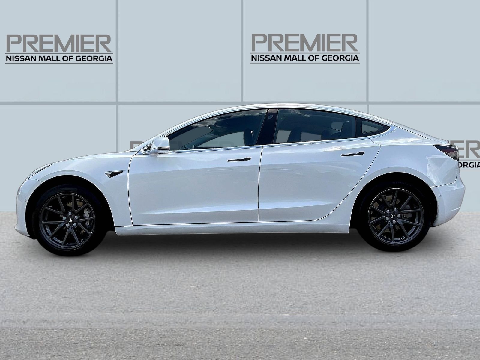 Used 2018 White Tesla Long Range image 4