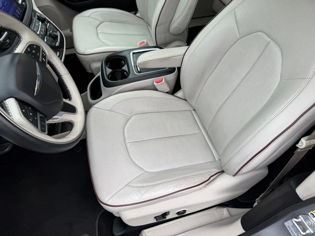 Certified Used 2017 Silver Chrysler Limited image 16