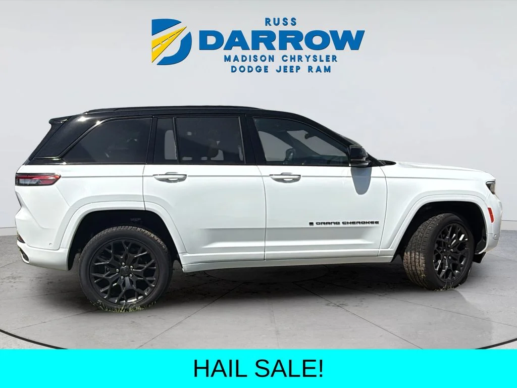 New 2025 Bright White Clear-Coat Exterior Paint Jeep Summit Reserve image 11