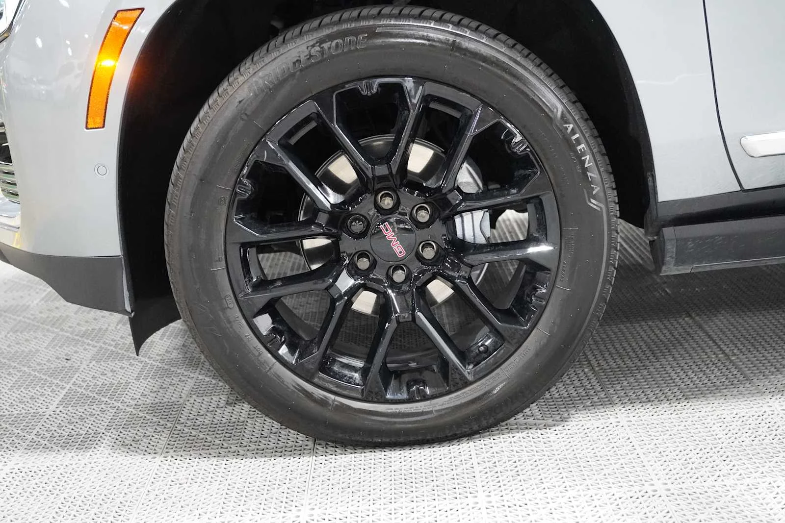 Used 2025 Sterling Metallic GMC Denali image 8