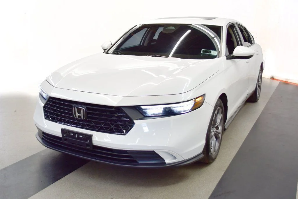 Used 2023  Honda EX image 2