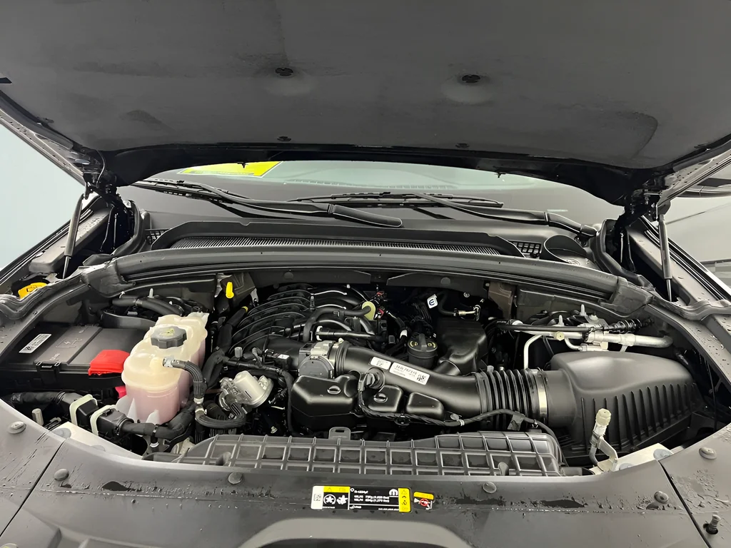 Used 2023 Black Jeep Altitude X image 28