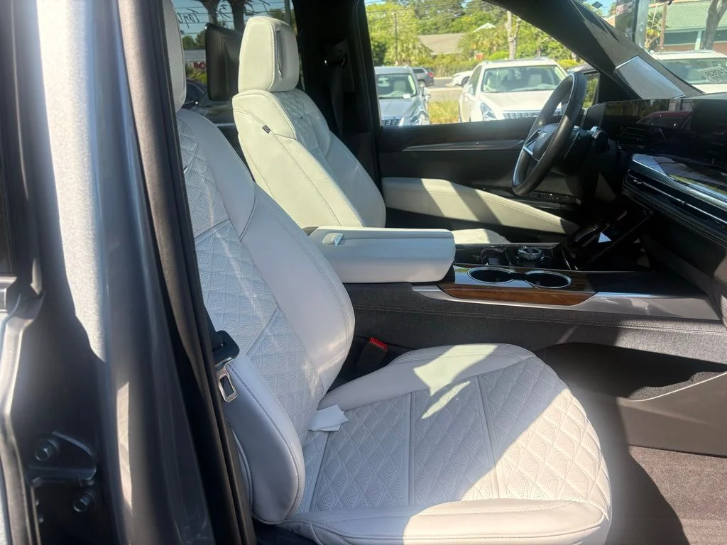 Used 2025 Silver Cadillac Sport Platinum image 19