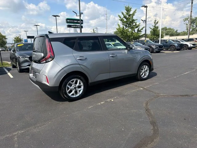 Used 2025  Kia LX image 8