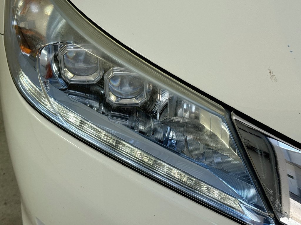 Used 2015 White Orchid Pearl Honda Touring image 38