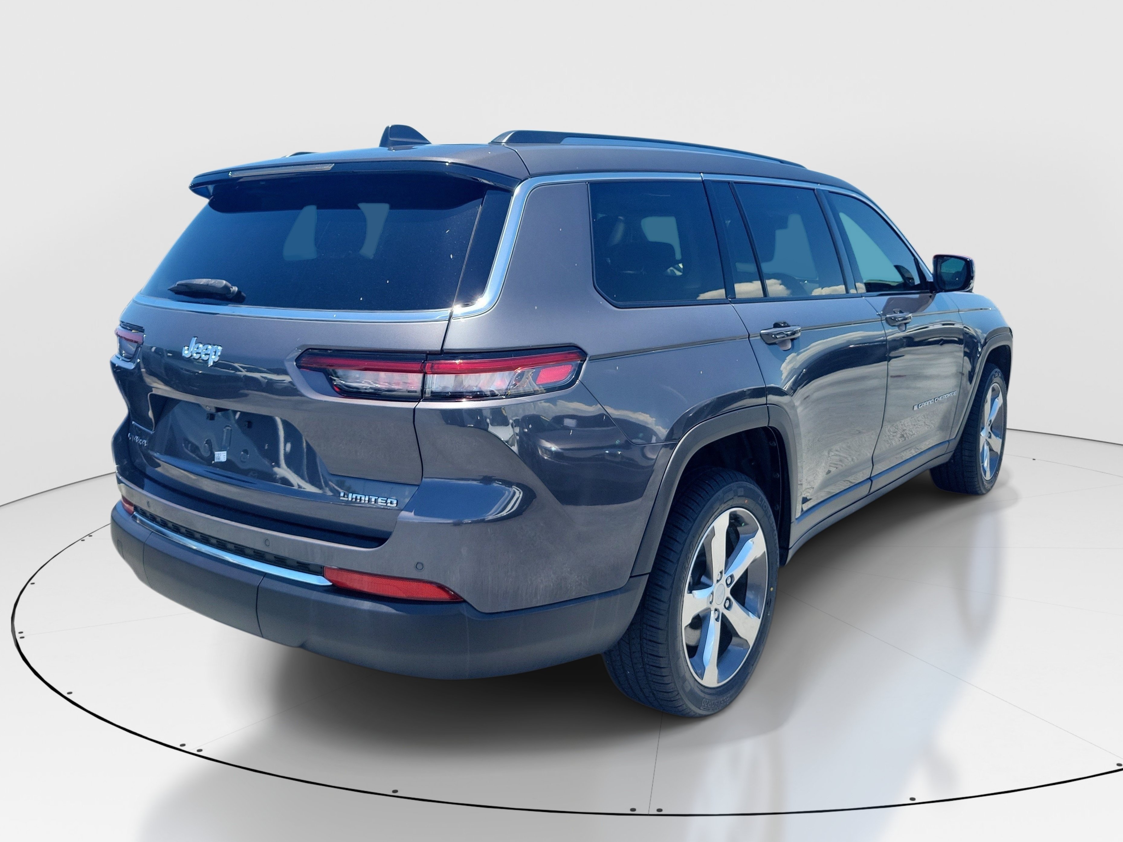 Used 2022 Baltic Gray Metallic Clearcoat Jeep Limited image 6