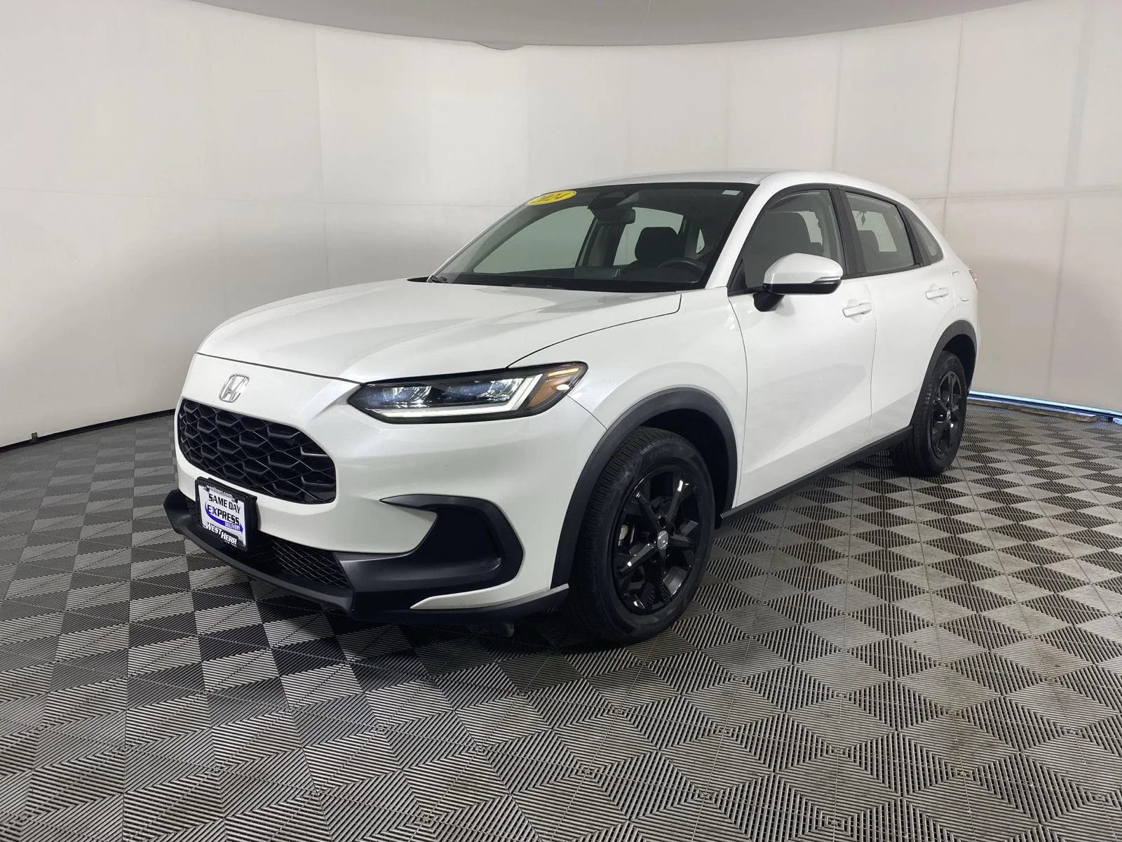 Used 2024 Platinum White Pearl Honda LX image 3