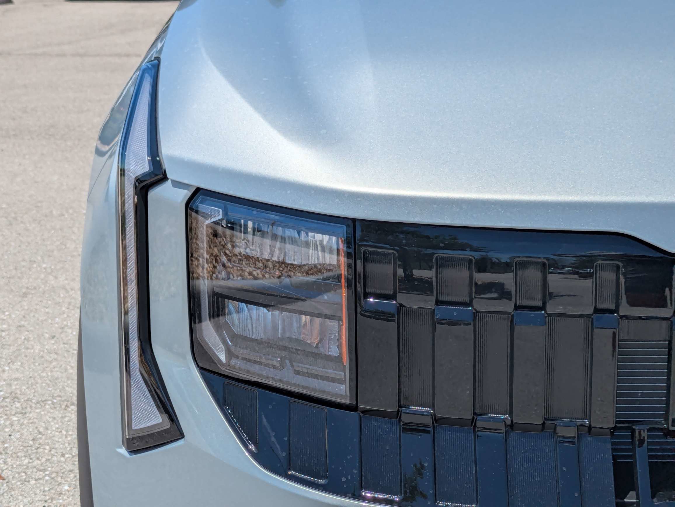 New 2027 Ivory Silver Kia S image 10