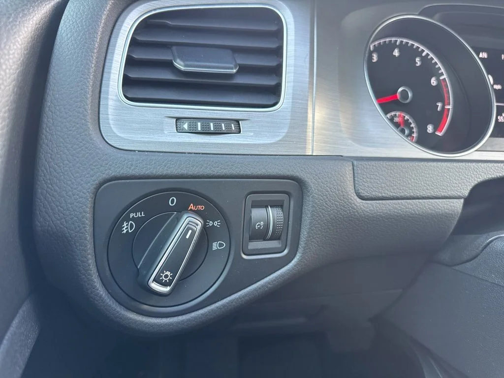Used 2016 Gray Volkswagen SE image 11