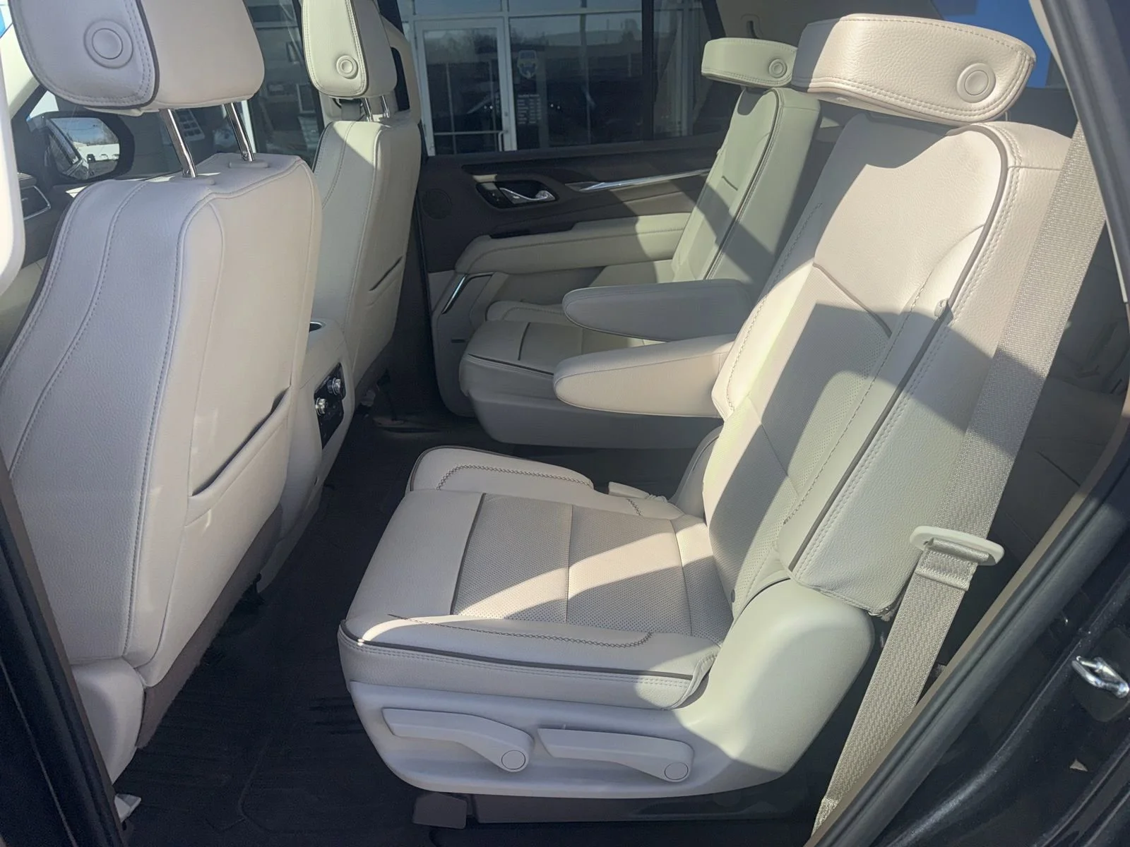 2024 GMC Yukon Denali - Photo 17