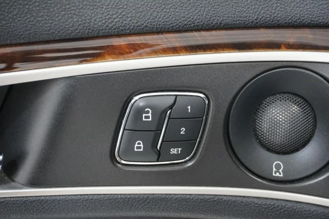 Used 2019 WHITE Lincoln Reserve I image 15