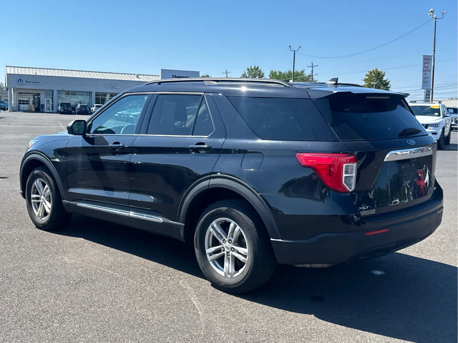 Used 2023 Agate Black Metallic Ford XLT image 3