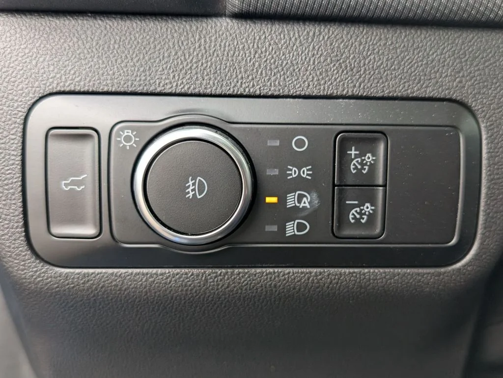New 2025 Velocity Blue Metallic Ford Outer Banks® image 39