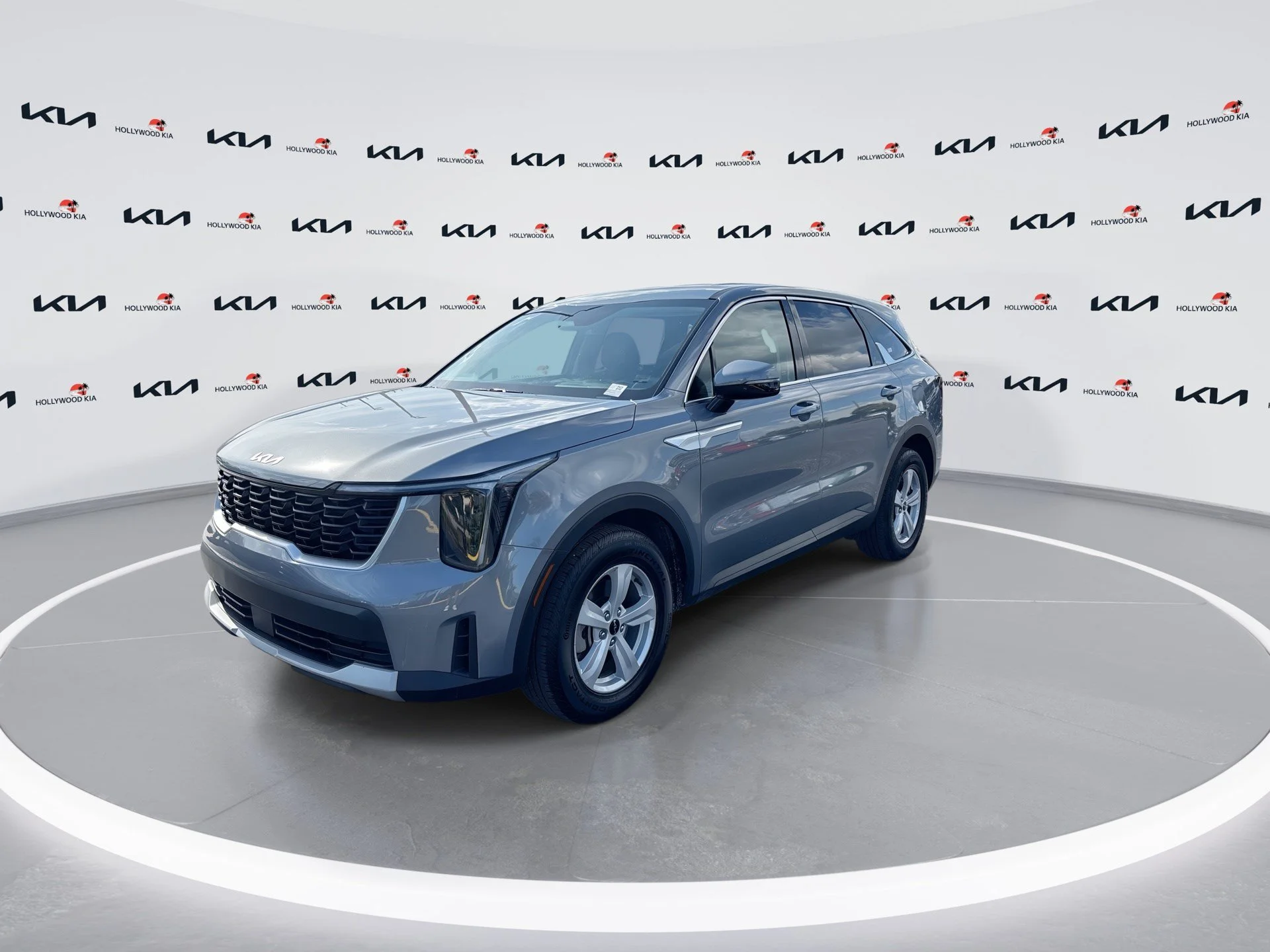 Certified Used 2025 Everlasting Silver Kia LX image 4