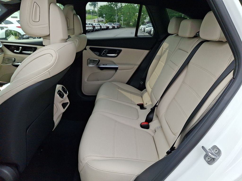 New 2026 Polar White Mercedes-Benz GLC 300 image 10