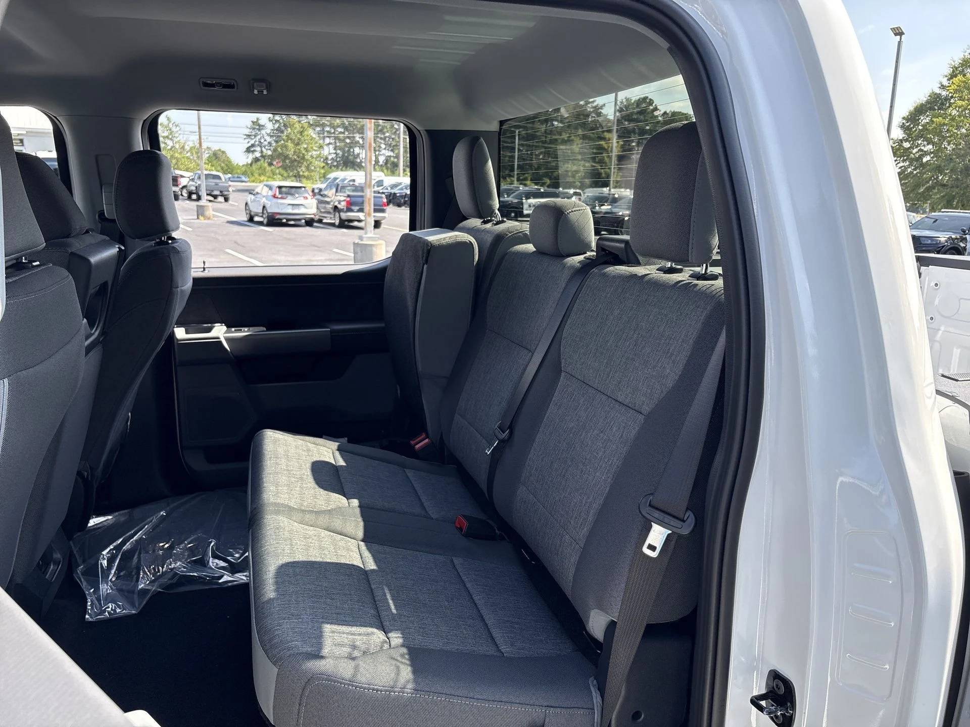 New 2026 Oxford White Ford XLT image 15