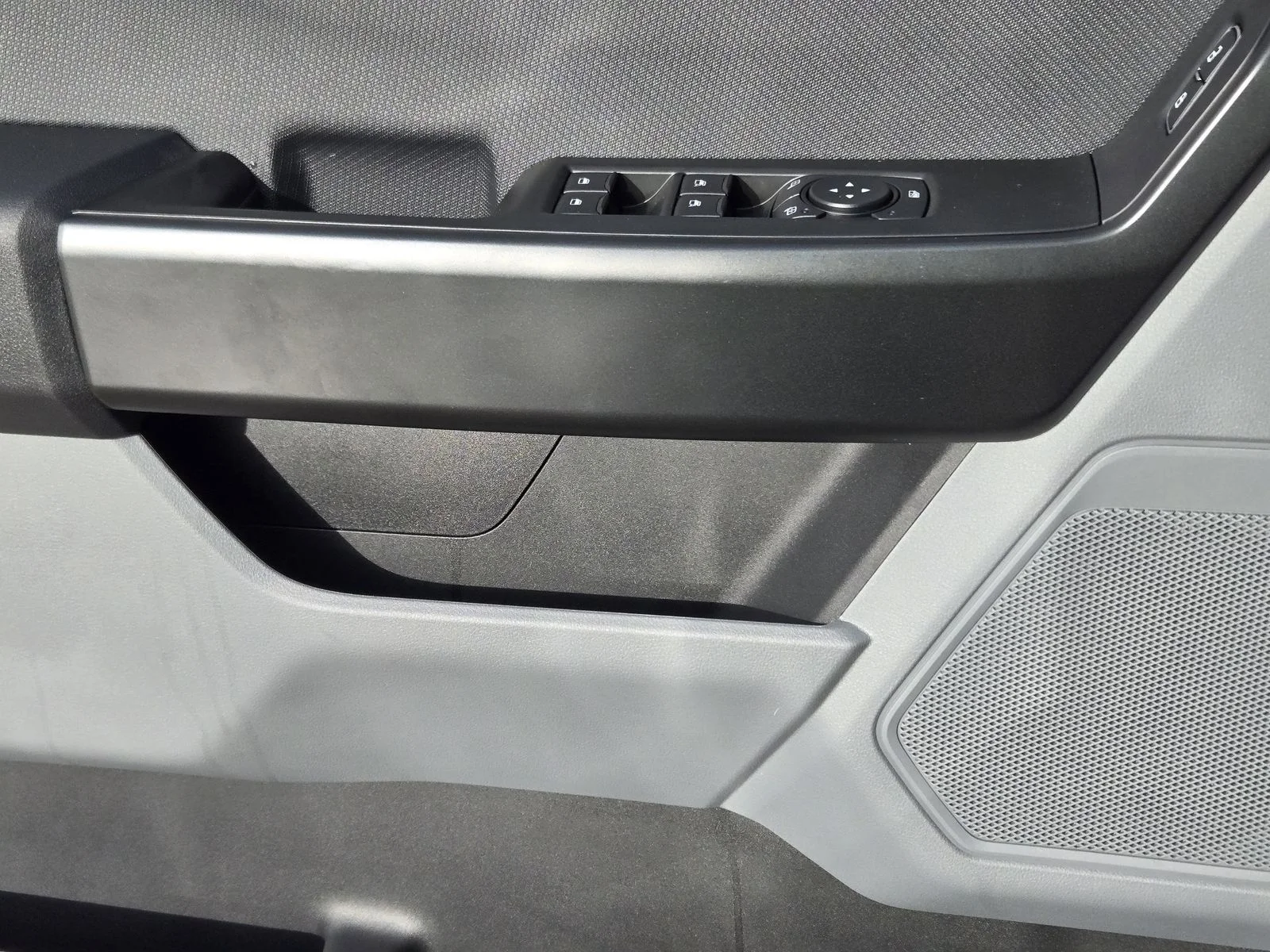 New 2026 Oxford White Ford XL image 15