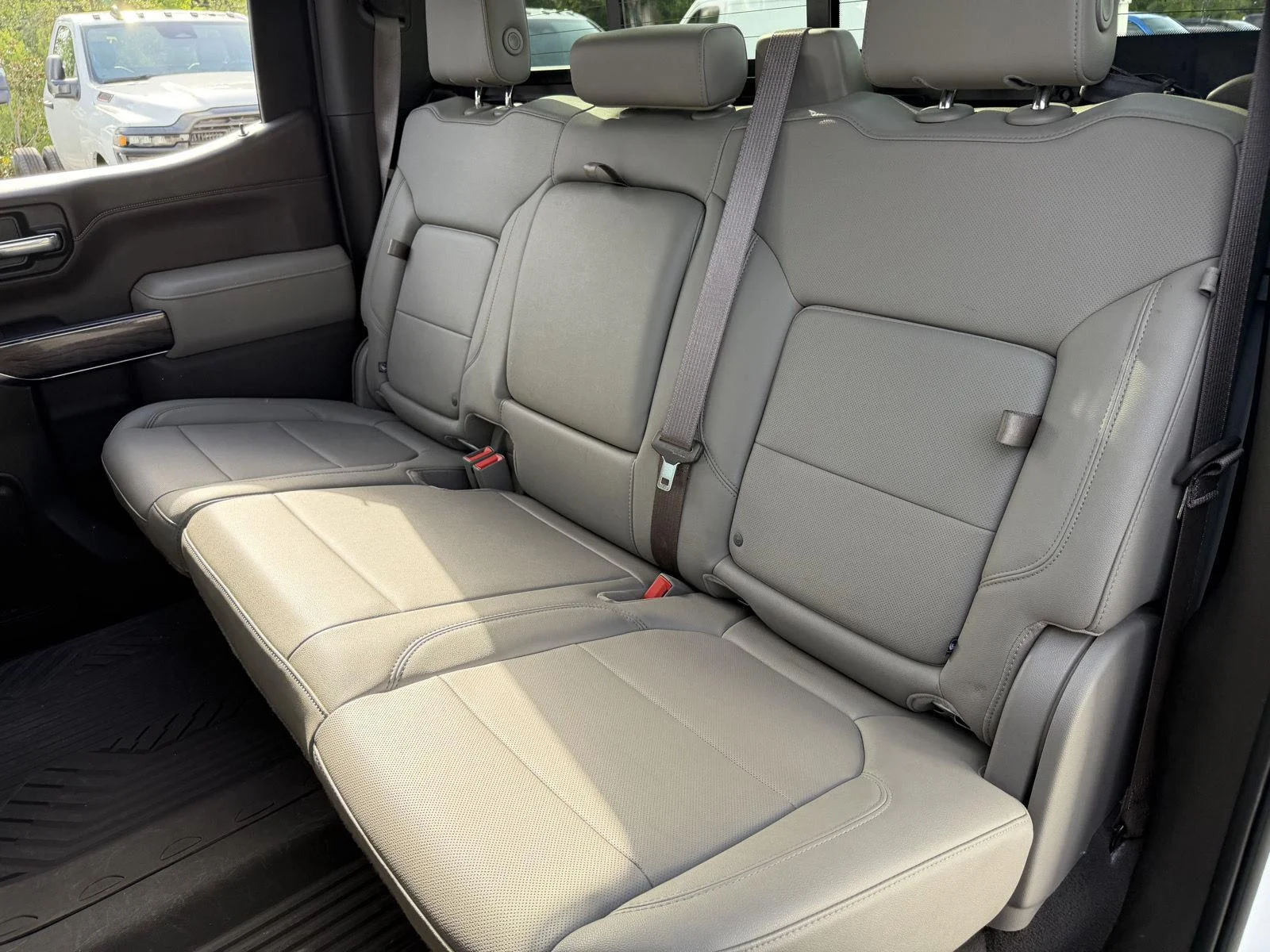 Used 2022 Summit White Chevrolet LTZ image 17