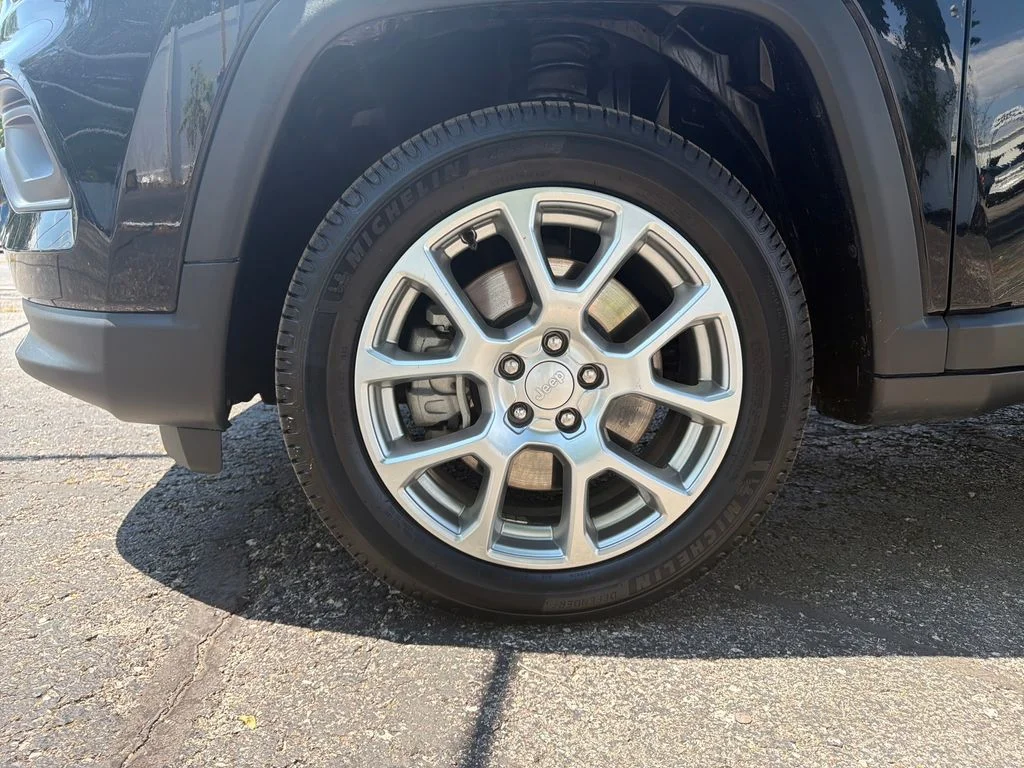 Used 2024 Black Jeep Latitude Lux image 29
