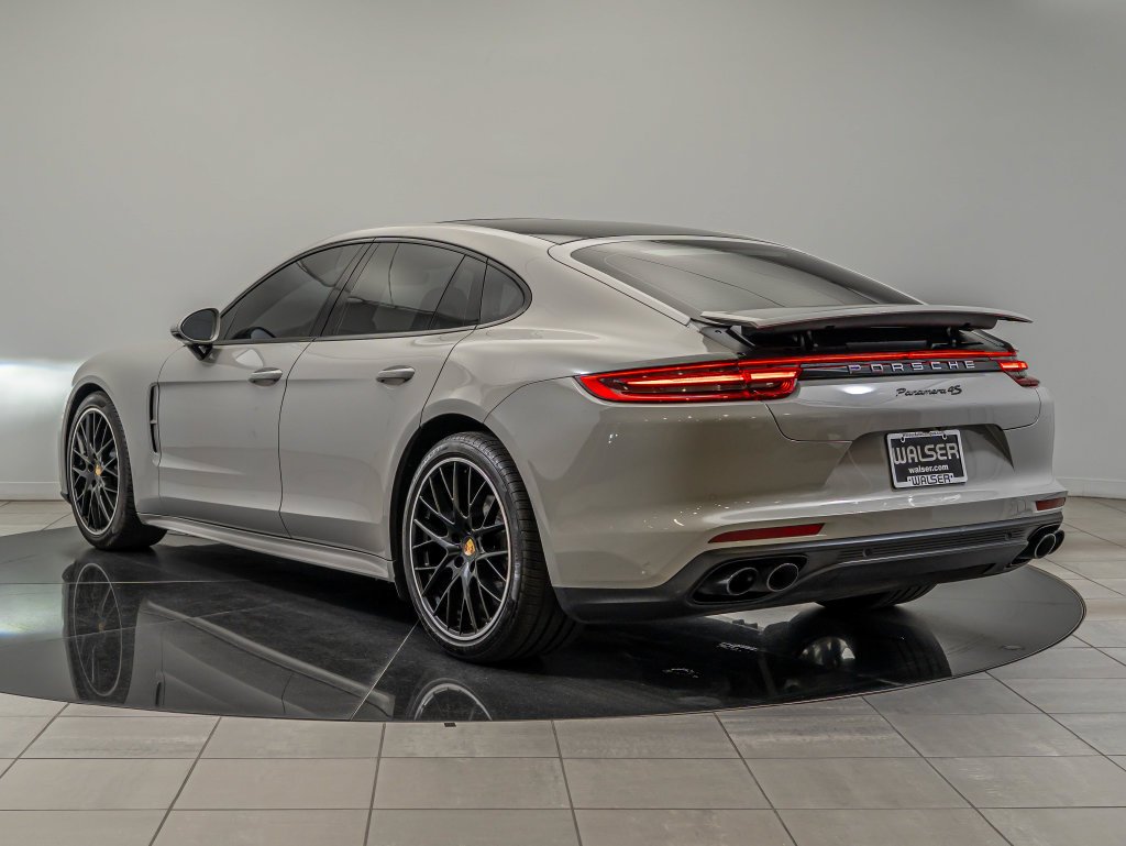 Used 2018 Chalk Porsche 4S image 3