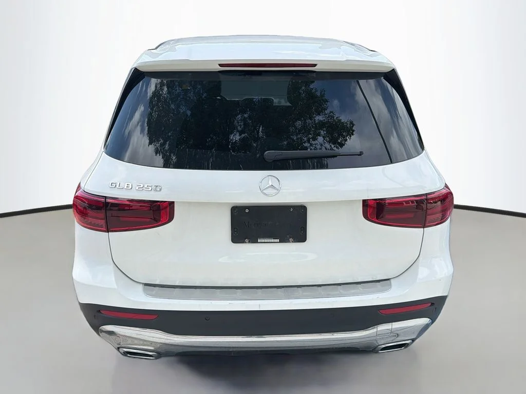 Used 2024 Polar White Mercedes-Benz GLB 250 image 10