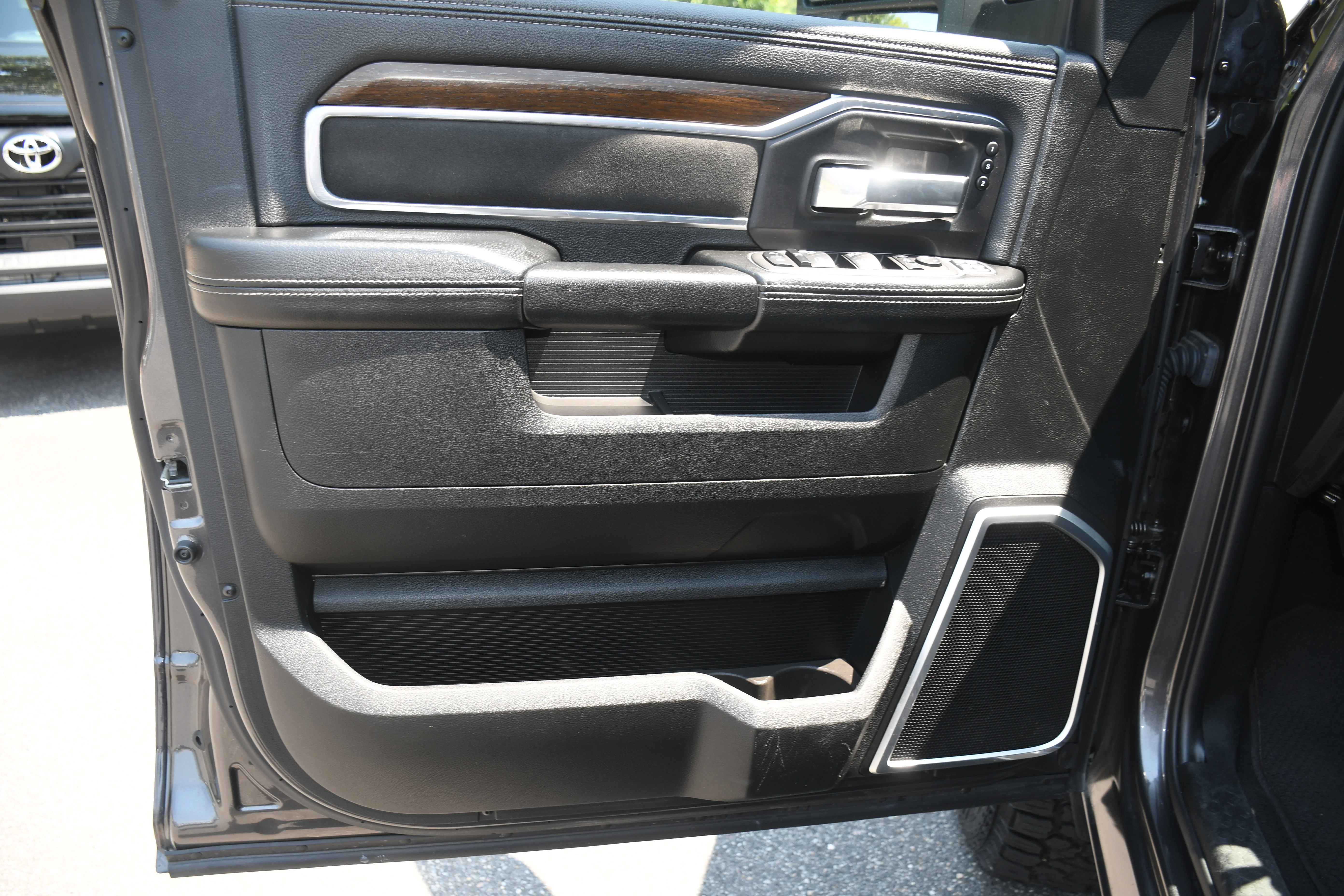 2024 RAM Ram 3500 Pickup Laramie - Photo 9