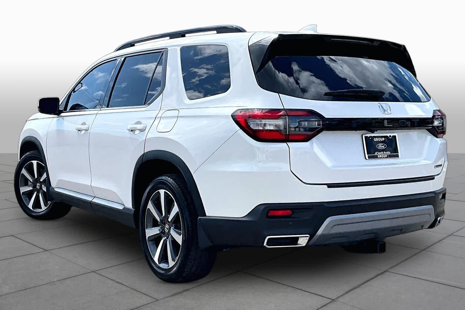 Used 2023 Platinum White Pearl Honda Touring image 12