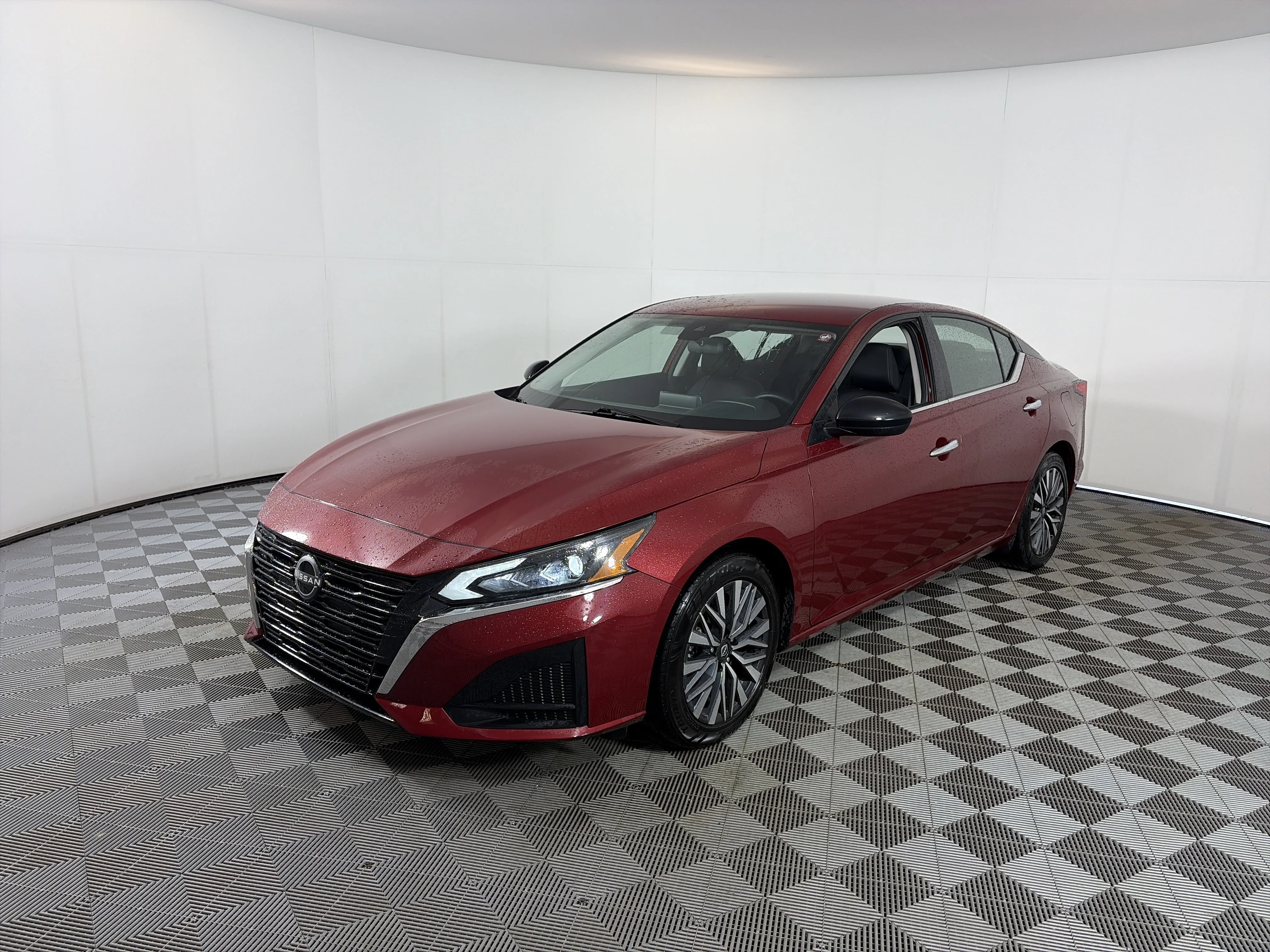 Used 2024 Scarlet Ember Nissan 2.5 SV image 2