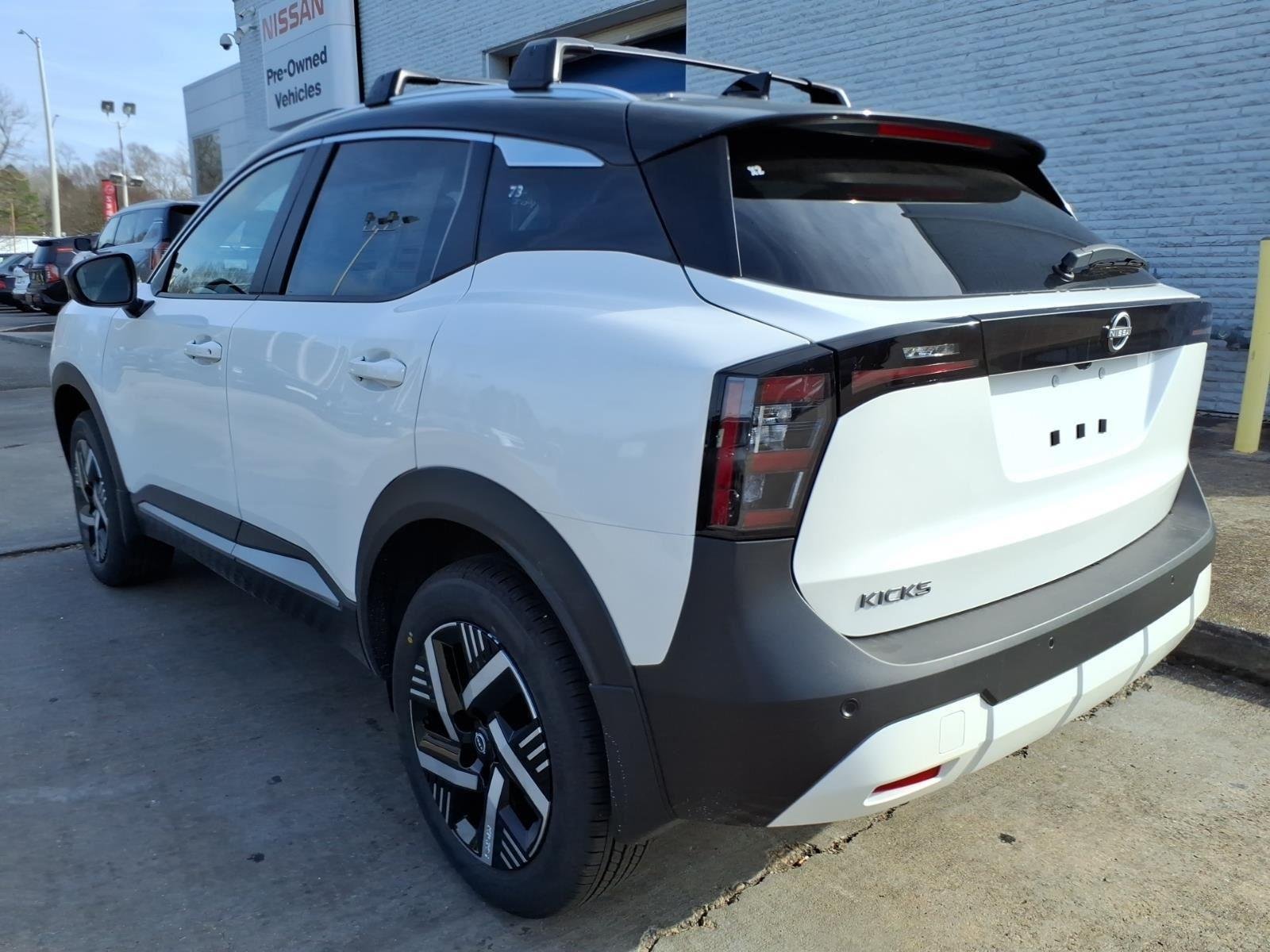 New 2026 Aspen White TriCoat / Super Black Two-tone Nissan SV image 5