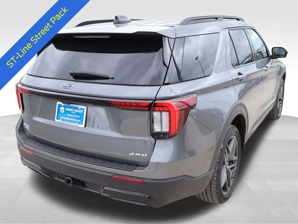 Certified Used 2025 Gray Metallic Ford ST-Line image 6