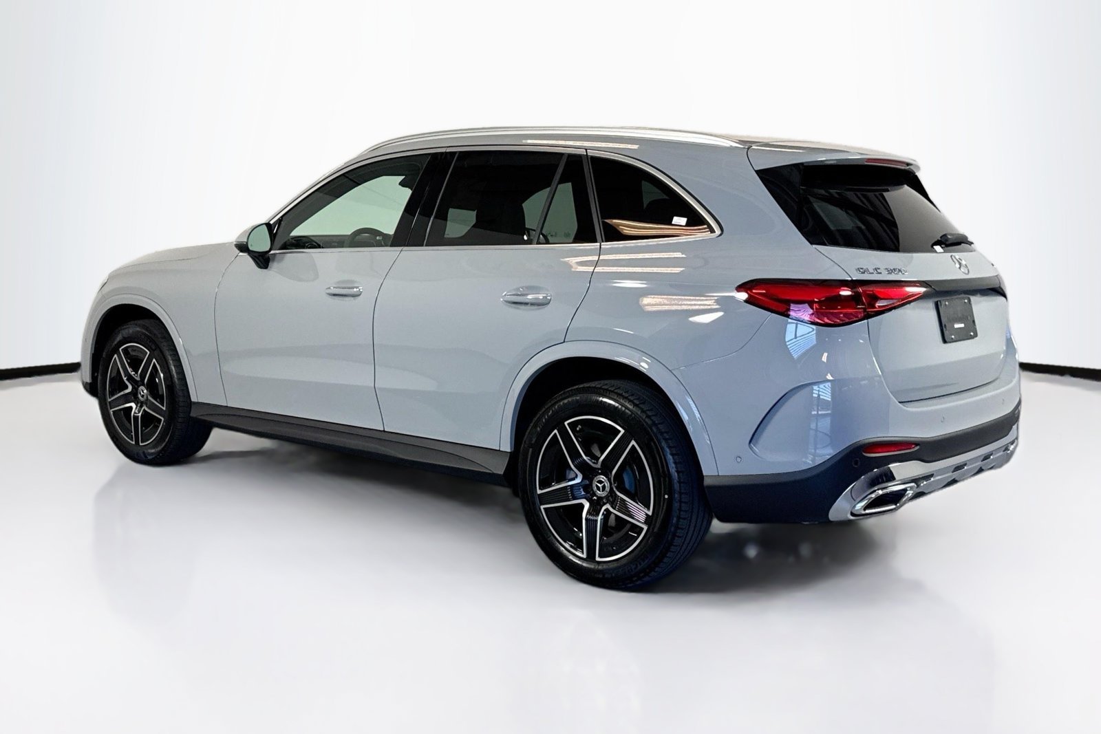 New 2026 Manufaktur Alpine Grey Mercedes-Benz GLC 300 image 7