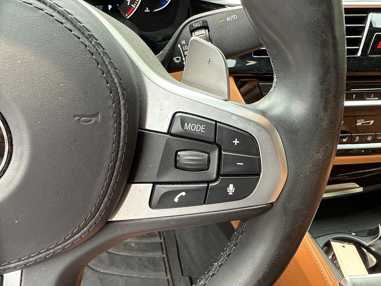 Used 2018 Black Sapphire Metallic BMW M550i xDrive image 15