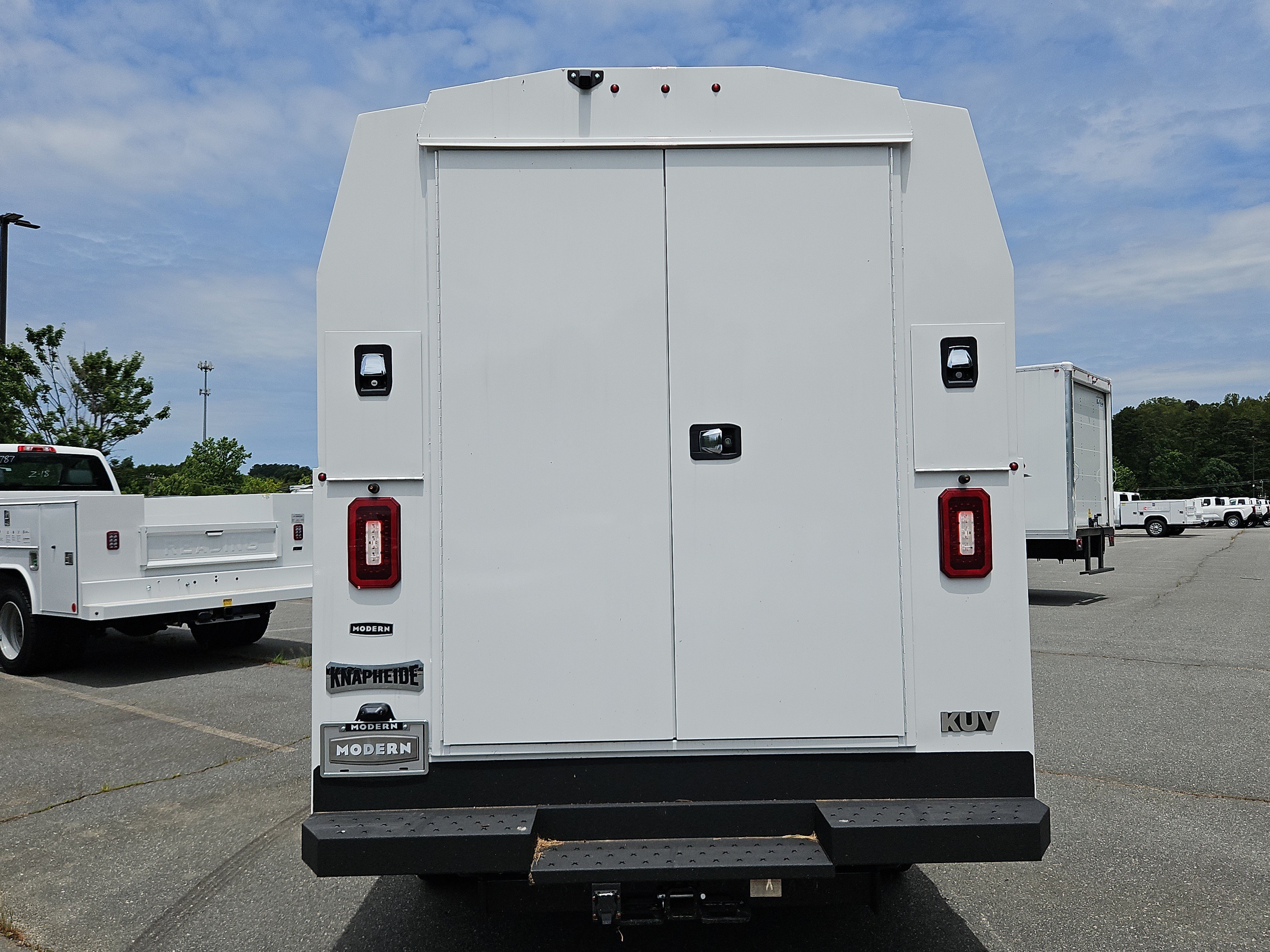New 2025 Summit White Chevrolet 1WT image 4