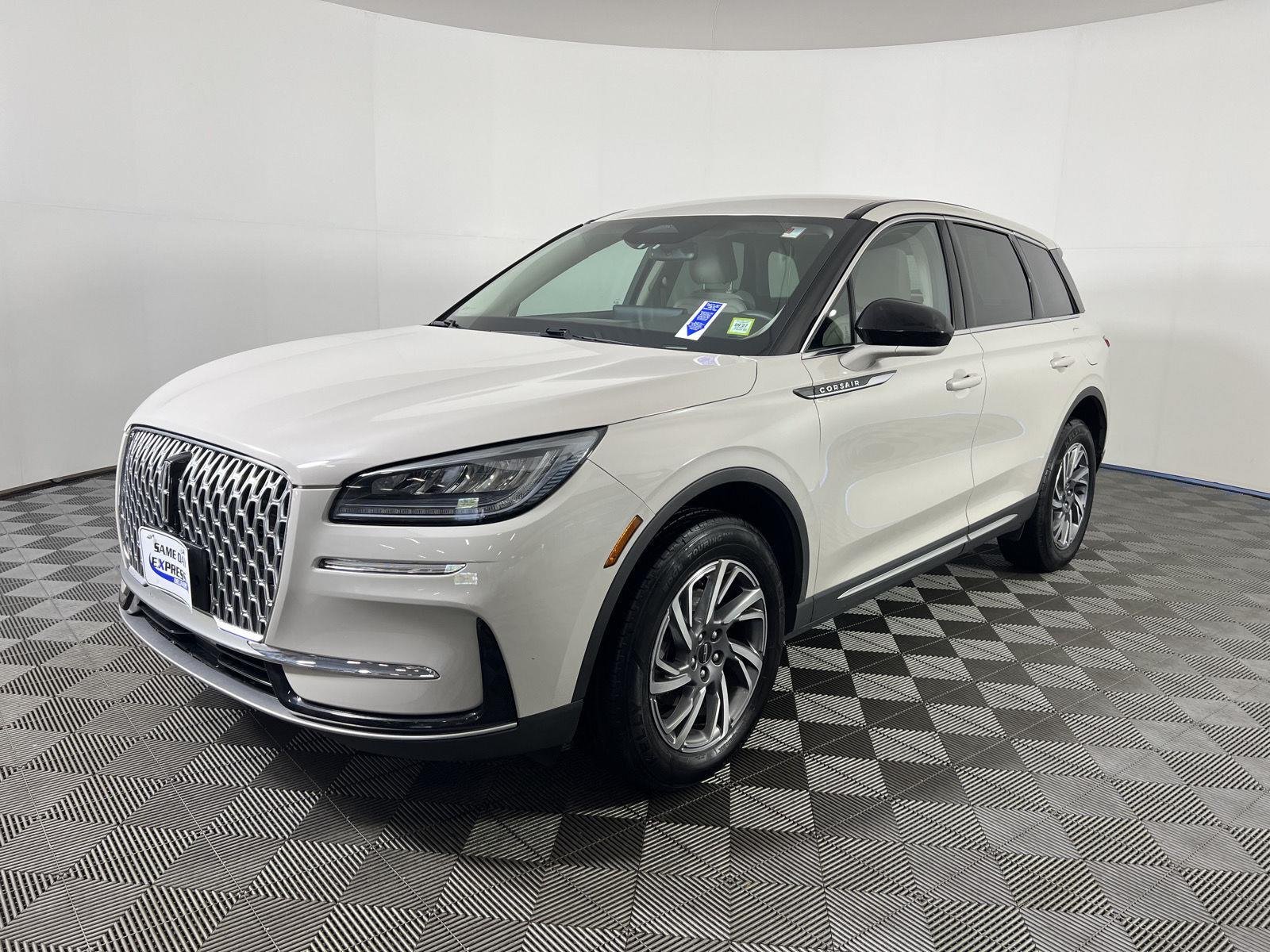 Used 2023 Ceramic Pearl Lincoln Standard image 17