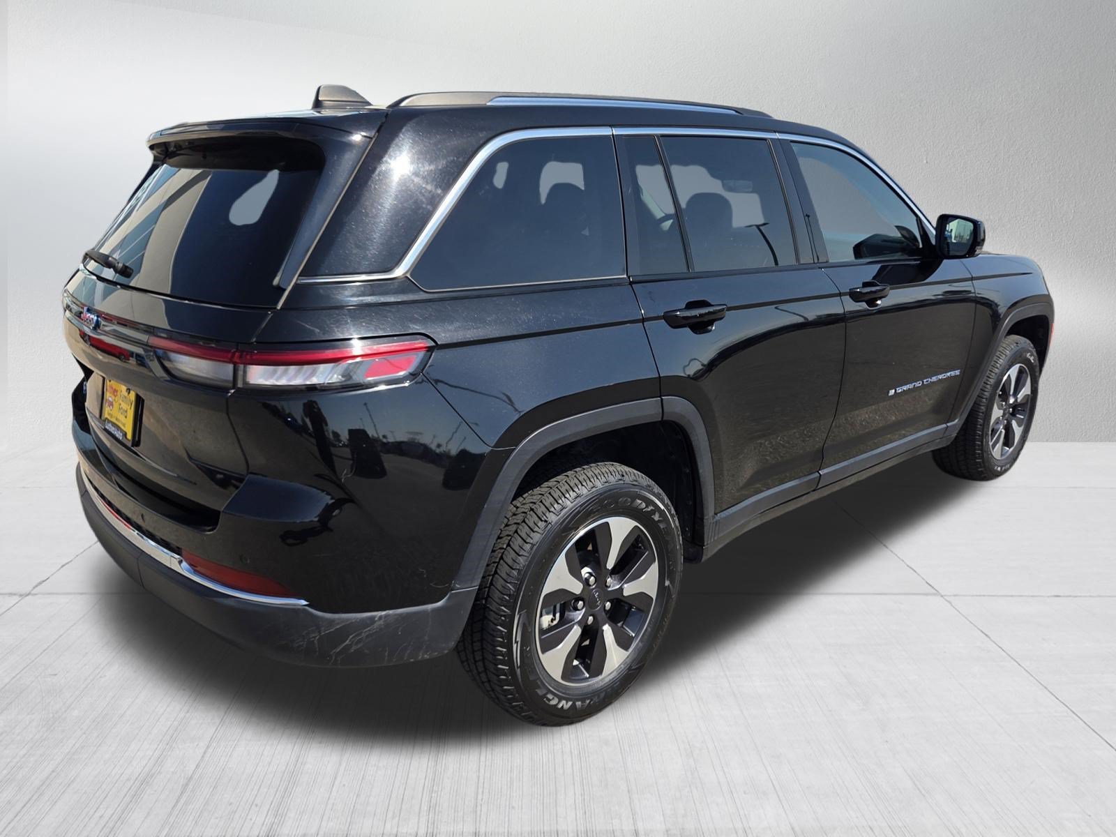 Used 2024 Diamond Black Jeep  image 7