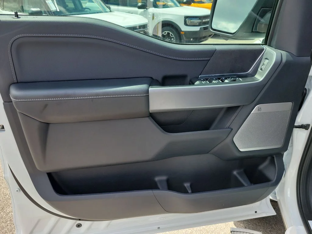 New 2026 Oxford White Ford XLT image 15