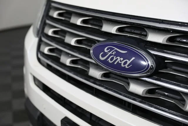 Used 2017 White Ford XLT image 31