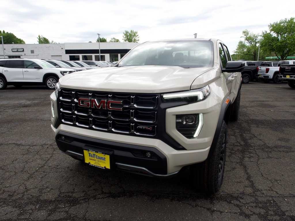 2026 GMC Canyon 4WD AT4 Crew Cab Short Box's photo