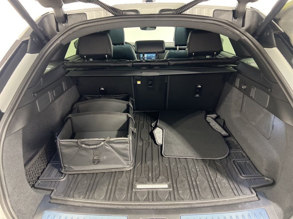 Certified Used 2026 Fuji White Land Rover Dynamic SE image 29