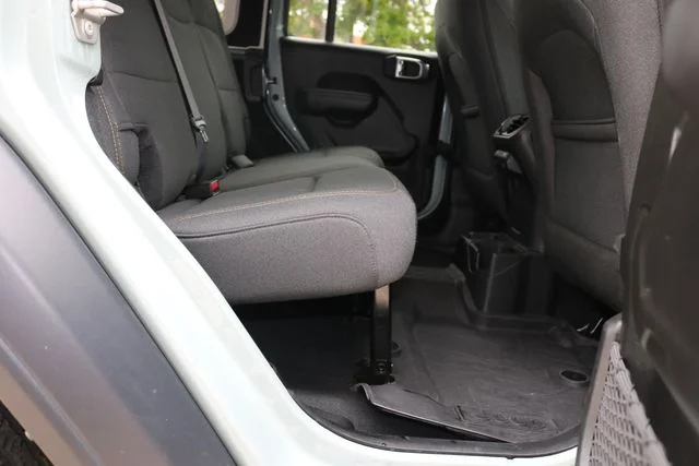 Used 2024 Earl Clearcoat Jeep Sport S image 37