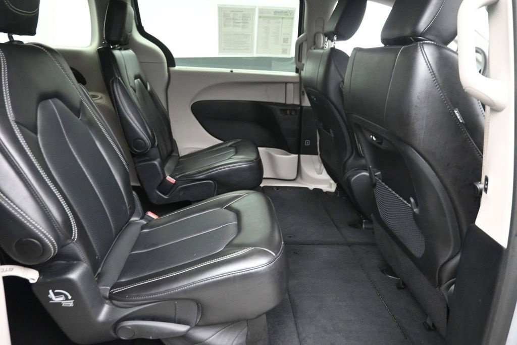 Used 2024 Silver Chrysler Touring L image 10