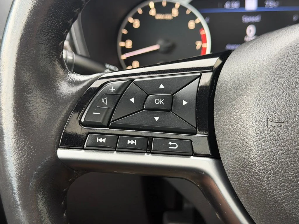 Used 2023 Gray Nissan Platinum image 18