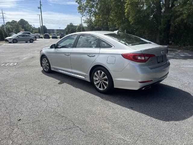 Used 2016 Silver Hyundai Sport image 7
