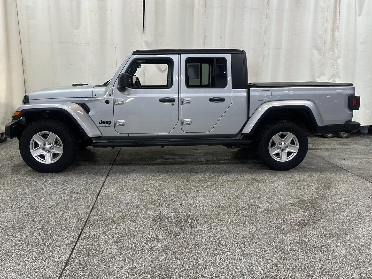 Used 2022 Jeep Gladiator Sport S with VIN 1C6HJTAG2NL105987 for sale in Waconia, Minnesota