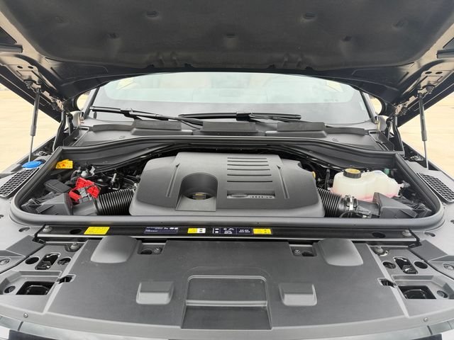 New 2026 Santorini Black Land Rover Dynamic SE image 19