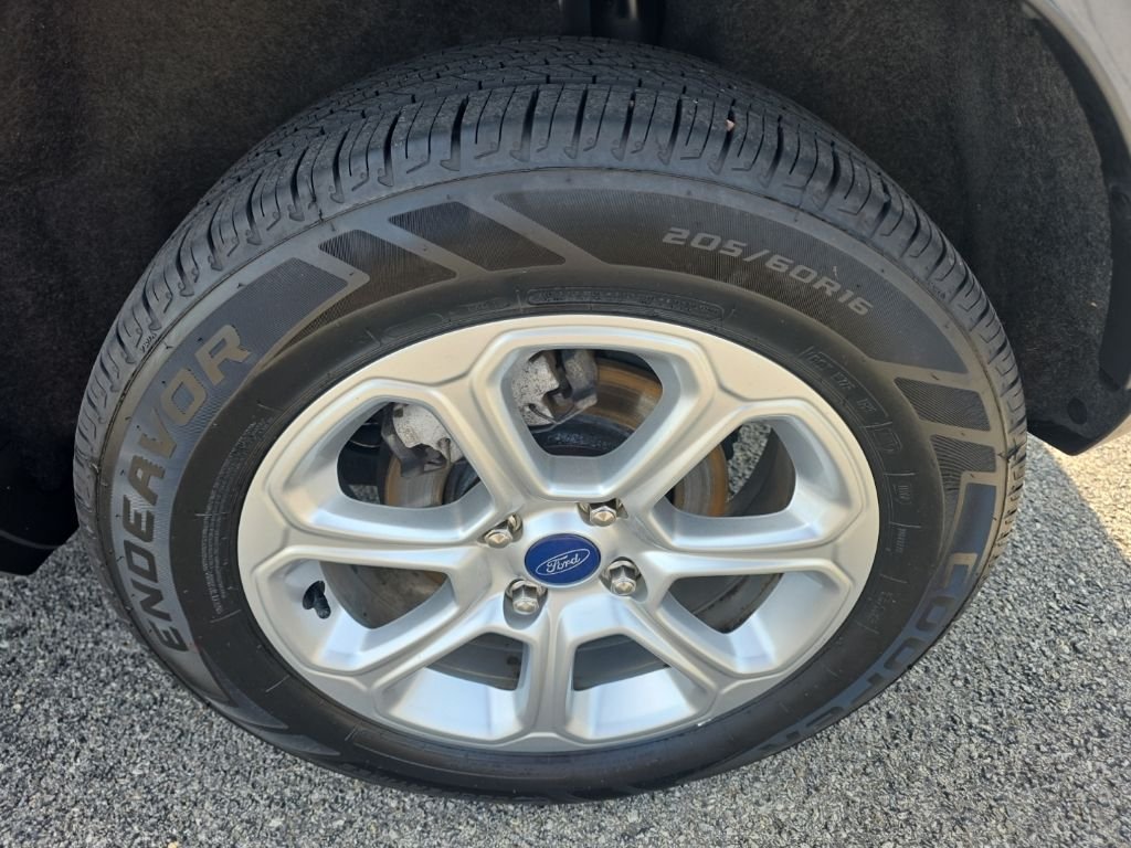 Used 2020  Ford SE image 8