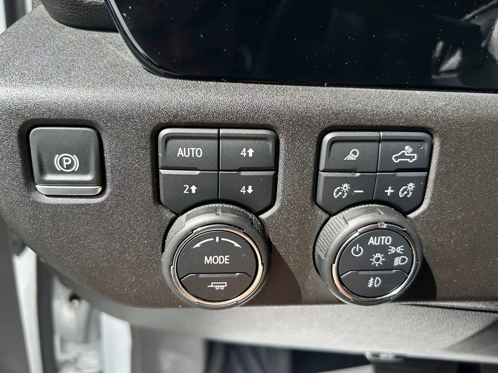 Used 2024 Summit White Chevrolet LTZ image 18