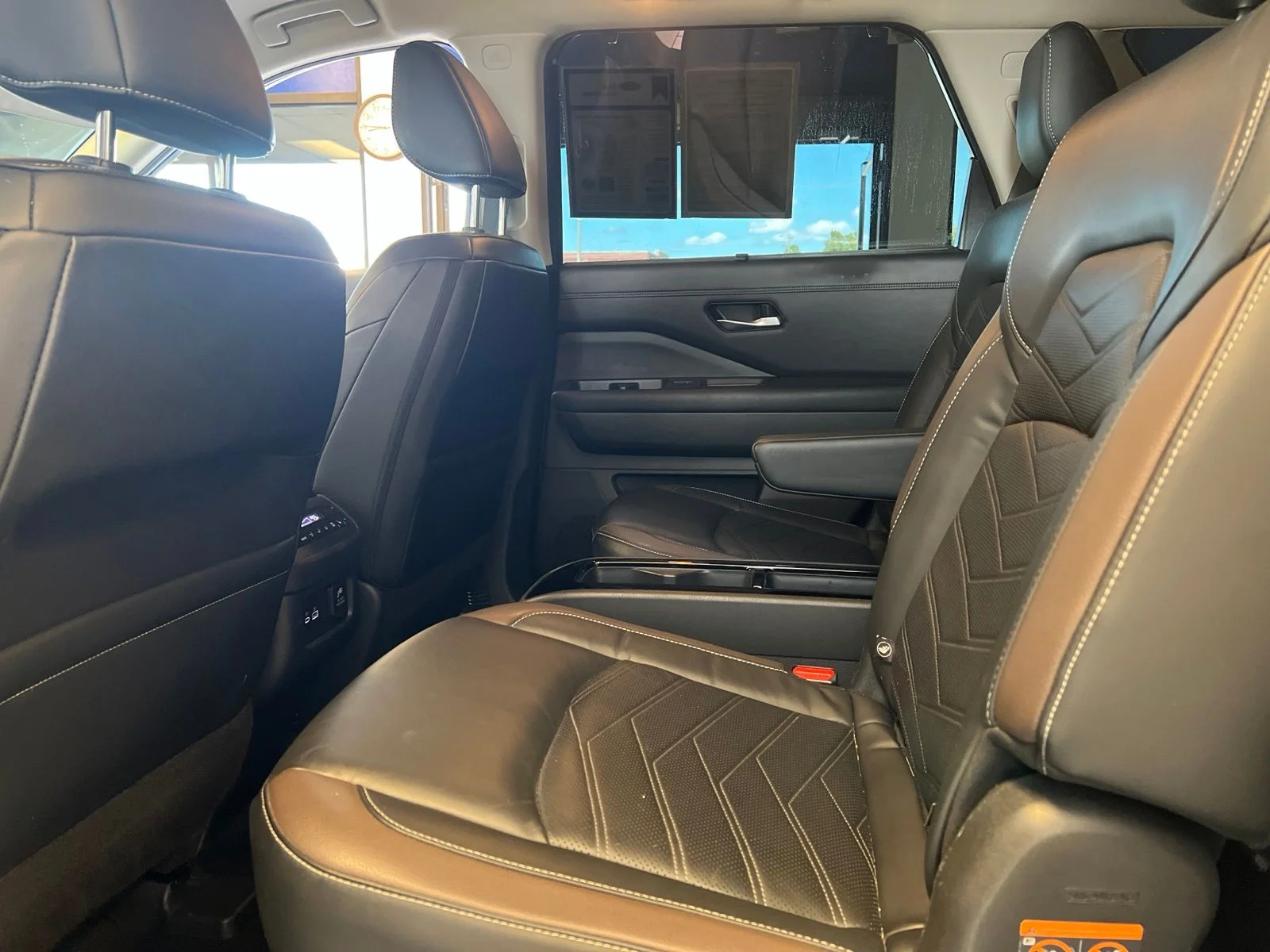 Used 2023 White Nissan Platinum image 6