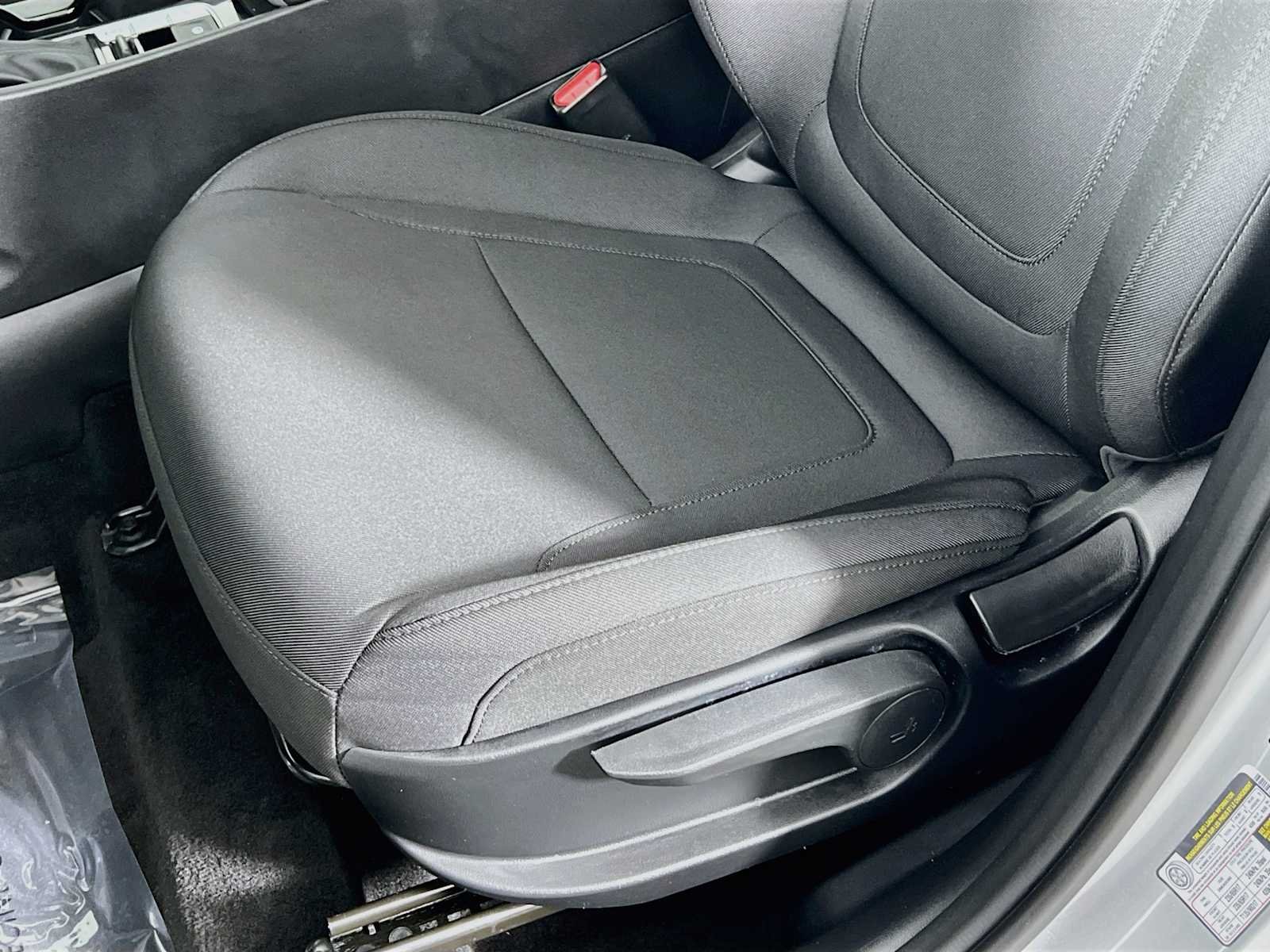 Used 2025 Shimmering Silver Hyundai SE image 19