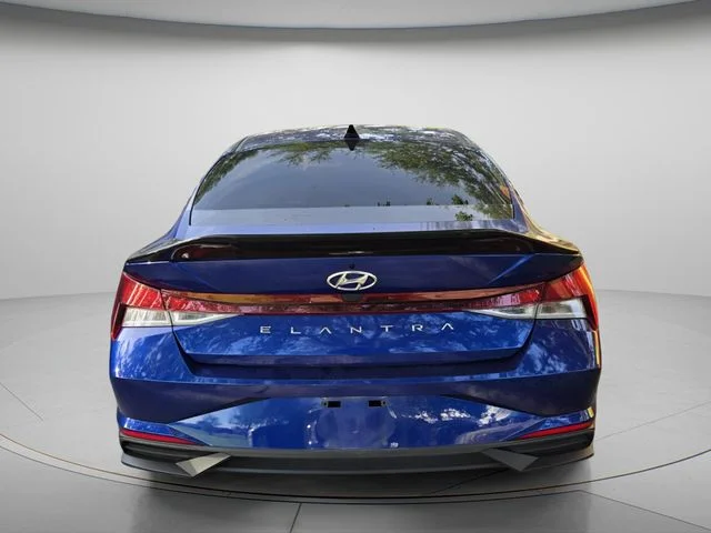 Used 2021 Blue Hyundai SE image 5